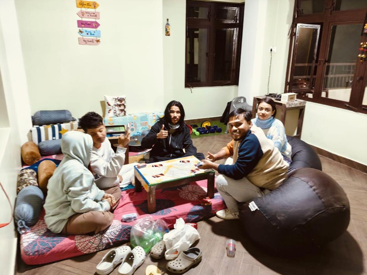 Xtsy Travellers Hostel Shillong Luaran gambar