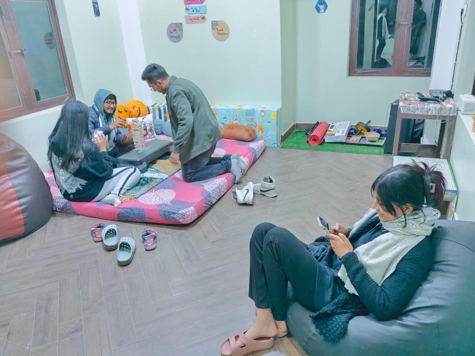 Xtsy Travellers Hostel Shillong Luaran gambar