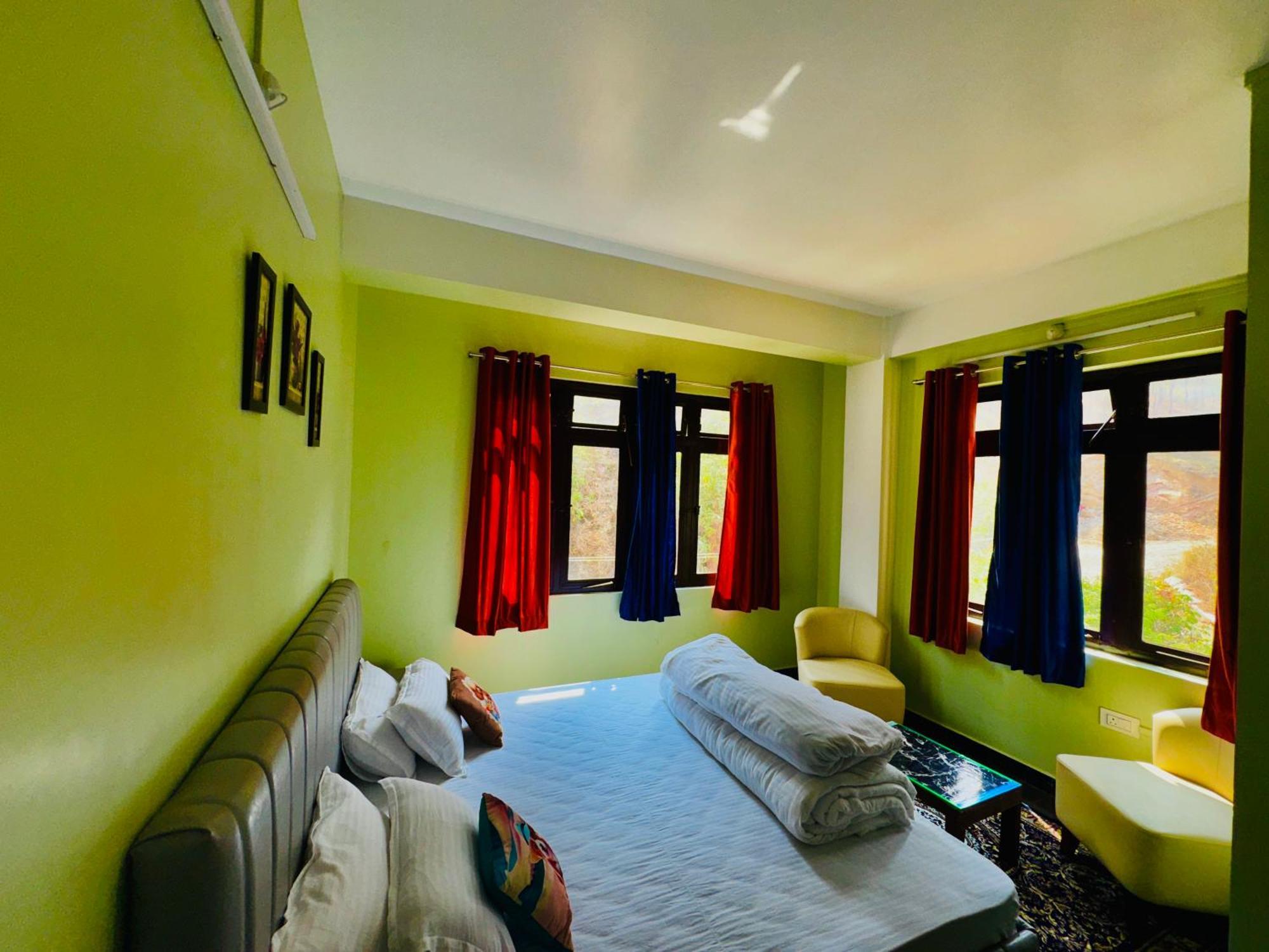 Xtsy Travellers Hostel Shillong Luaran gambar