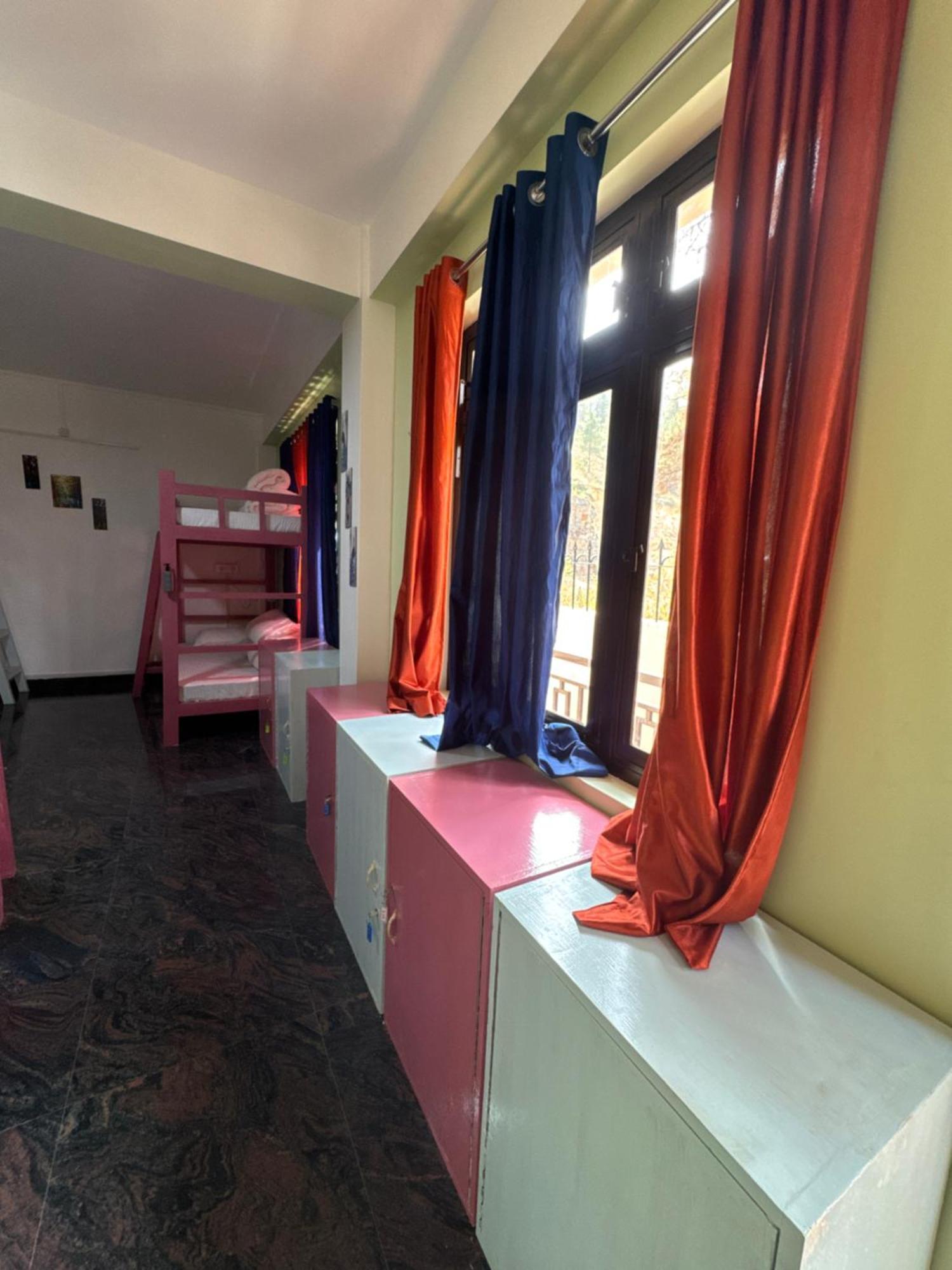 Xtsy Travellers Hostel Shillong Luaran gambar