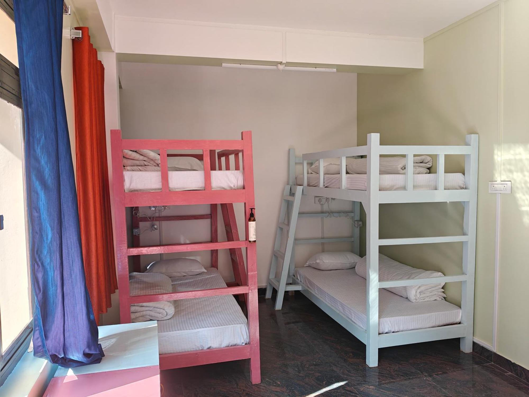 Xtsy Travellers Hostel Shillong Bilik gambar
