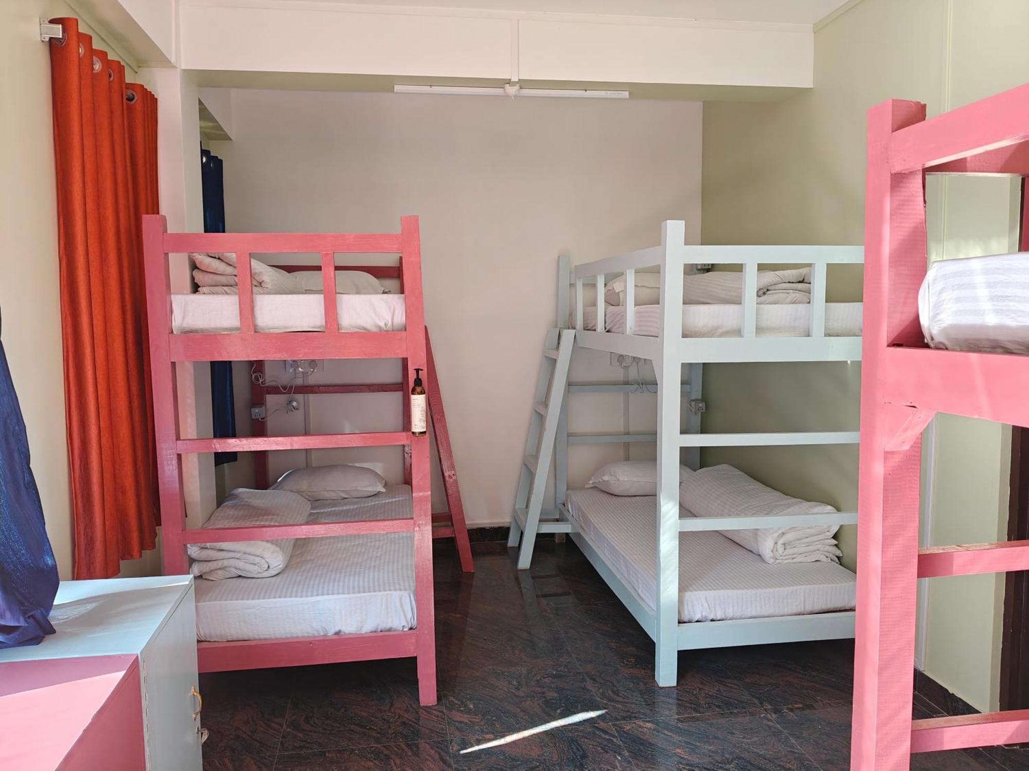 Xtsy Travellers Hostel Shillong Bilik gambar
